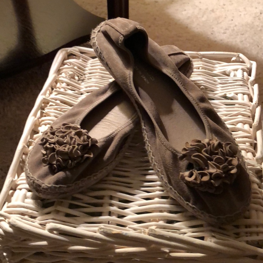 Ladies Shoes in Tan Suede